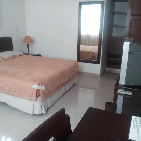 Hotel Cuarta Avenida Cali Bagian luar foto
