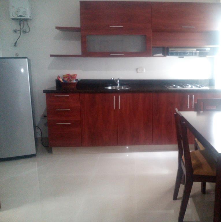 Hotel Cuarta Avenida Cali Bagian luar foto