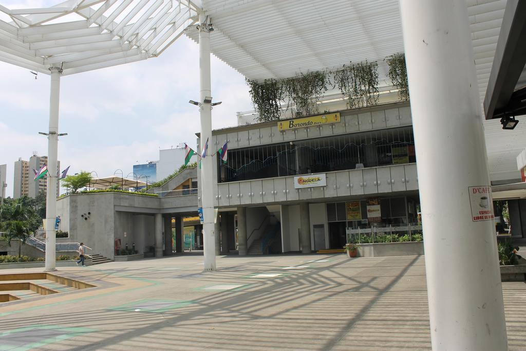 Hotel Cuarta Avenida Cali Bagian luar foto