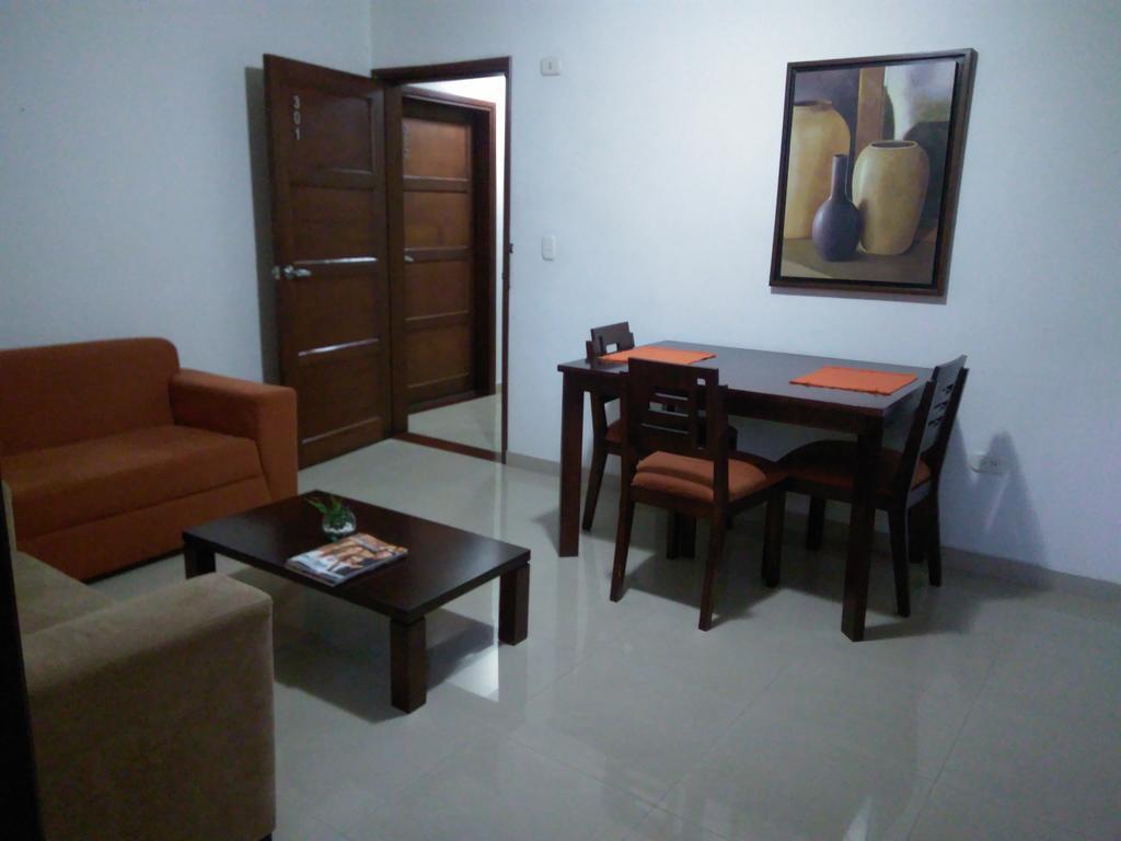 Hotel Cuarta Avenida Cali Bagian luar foto