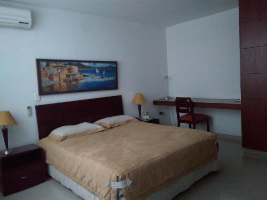Hotel Cuarta Avenida Cali Bagian luar foto
