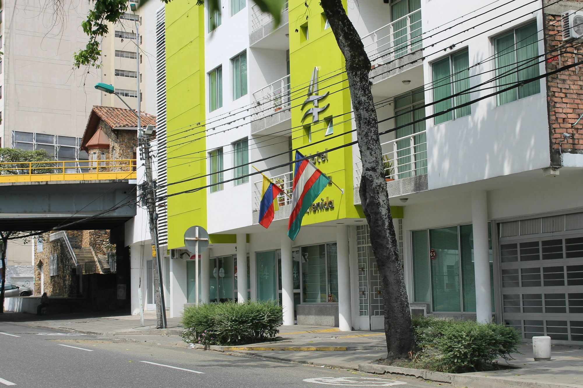 Hotel Cuarta Avenida Cali Bagian luar foto